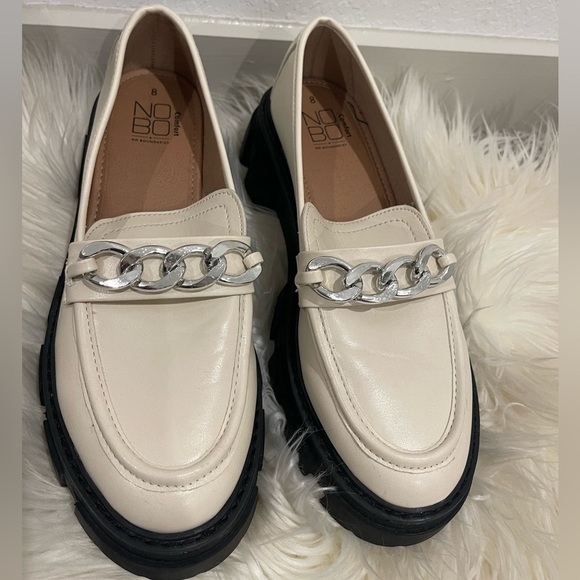 No Boundaries Round Toe Metal Chain Decor Loafers Shoes size 8 Like New - Picture 5 of 7